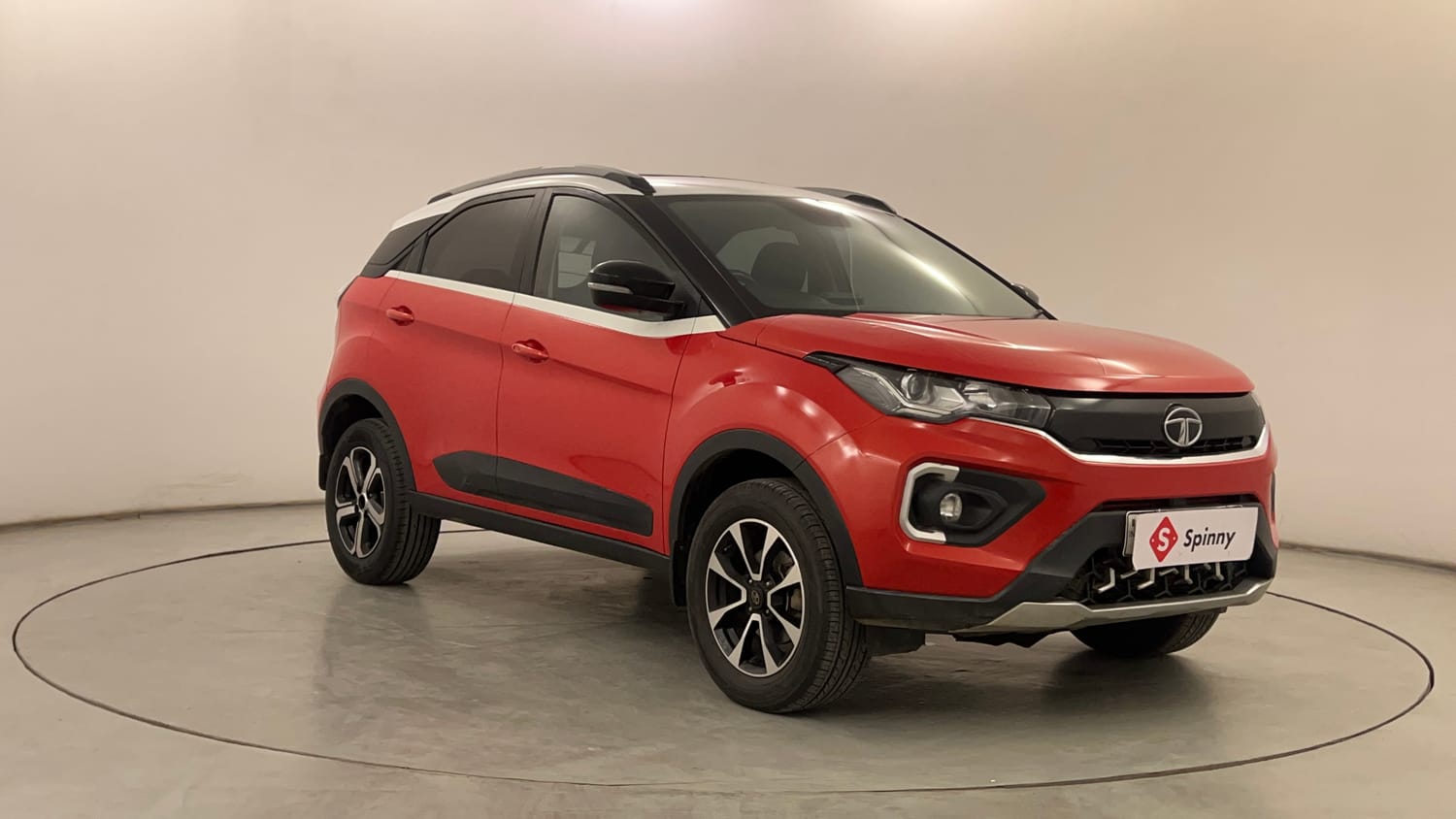 Used 2020 Tata Nexon XZA Plus (O) Dual Tone Petrol Automatic exterior RIGHT FRONT CORNER VIEW
