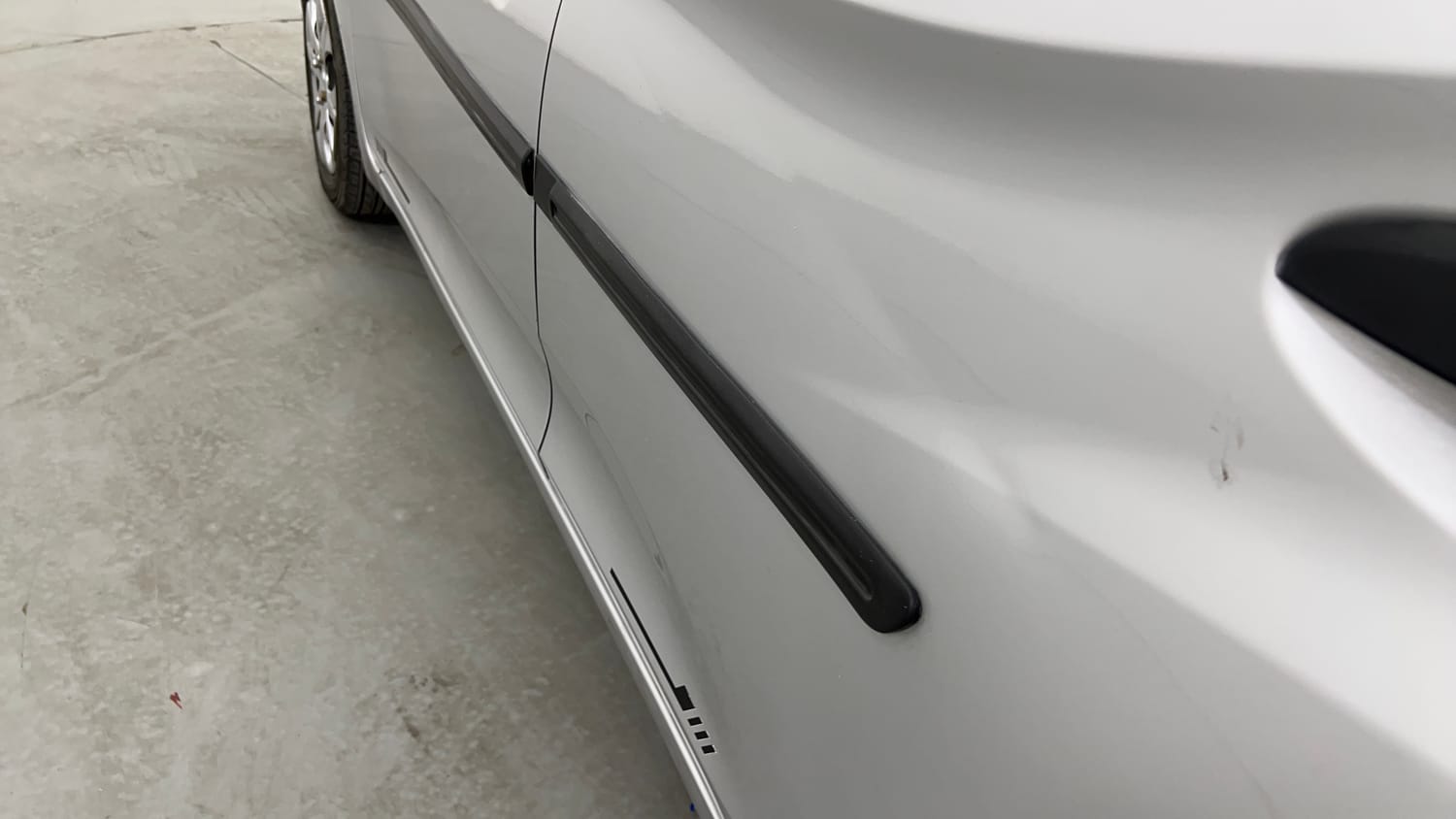 Used 2016 Hyundai Eon Magna Petrol Manual dents MINOR DENT