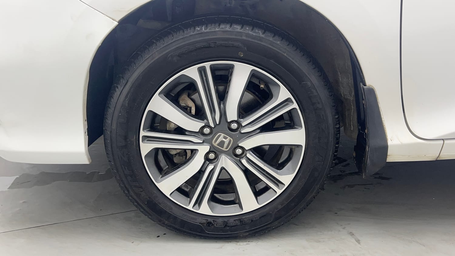 Used 2023 Honda City 4th Generation V Petrol Petrol Manual tyres LEFT FRONT TYRE RIM VIEW