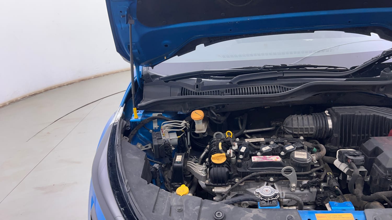 Used 2021 Tata Altroz XM Plus Petrol Petrol Manual engine ENGINE RIGHT SIDE HINGE & APRON VIEW