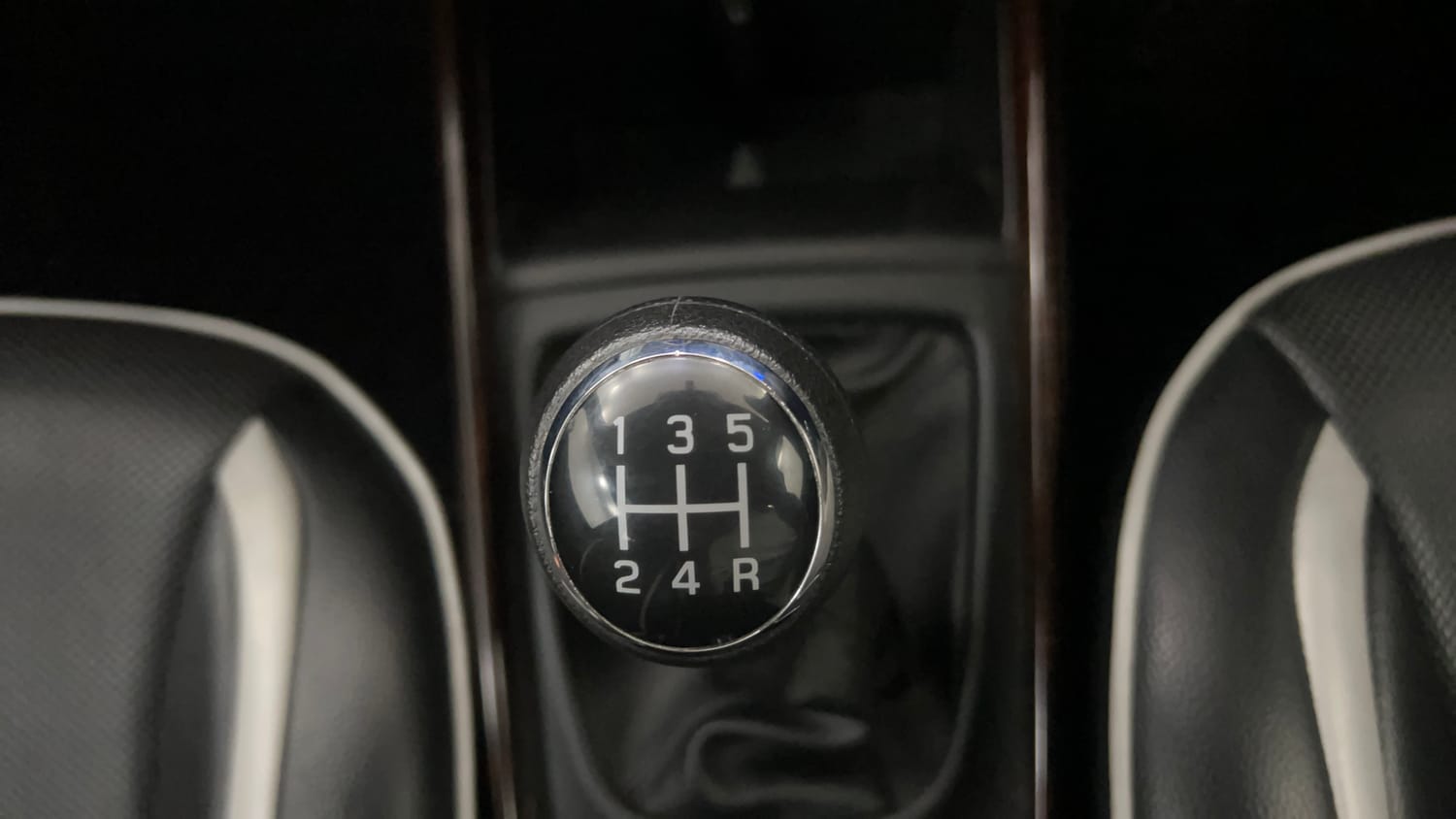 Used 2019 Maruti Suzuki Baleno Zeta Petrol Manual interior GEAR  KNOB VIEW