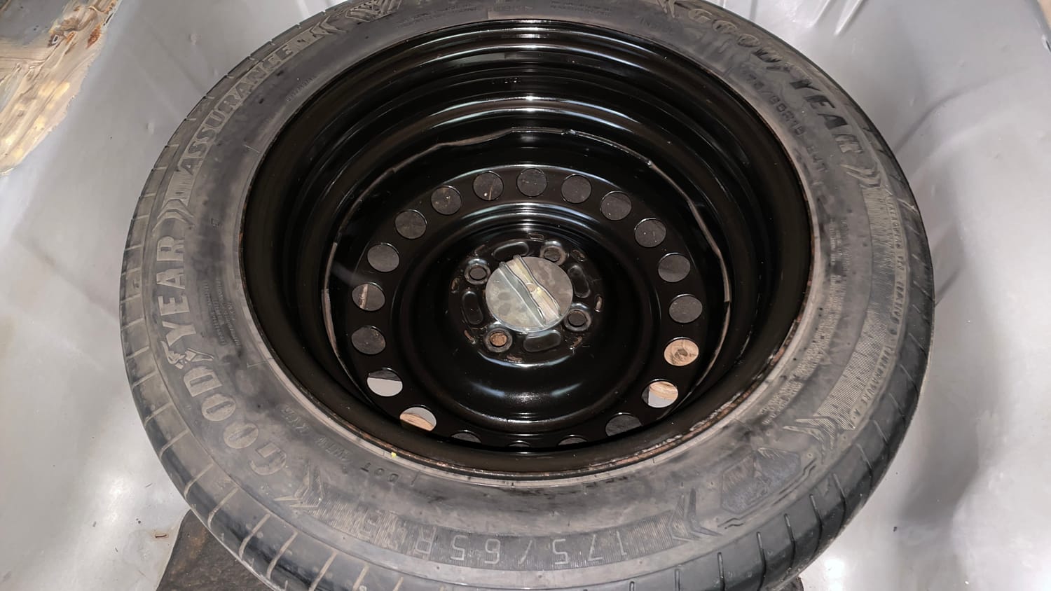 Used 2015 Honda City V Petrol Manual tyres SPARE TYRE VIEW