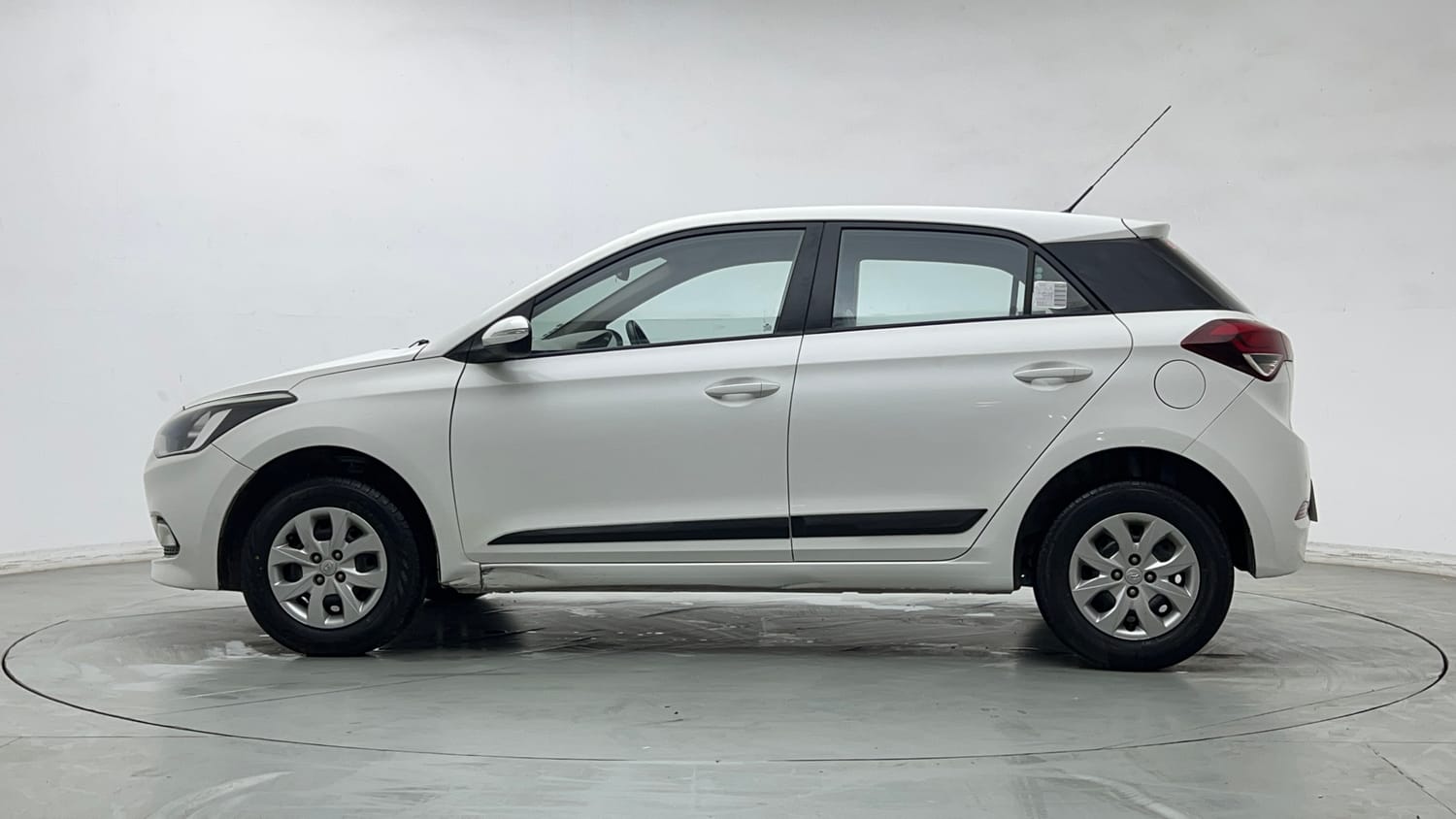 Used 2015 Hyundai Elite i20 Sportz 1.2 Petrol Manual exterior LEFT SIDE VIEW