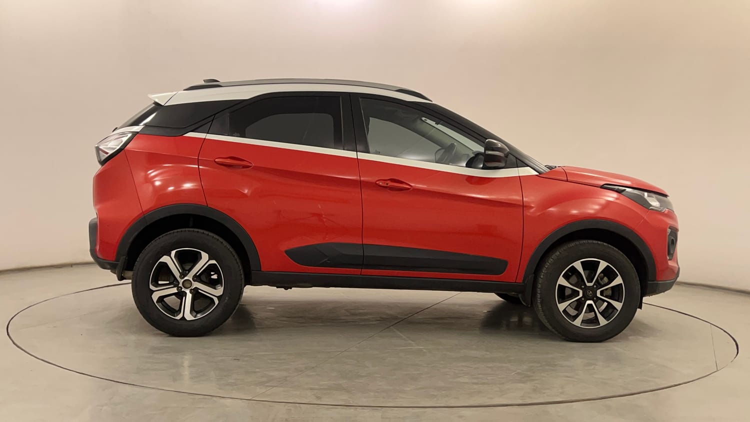 Used 2020 Tata Nexon XZA Plus (O) Dual Tone Petrol Automatic exterior RIGHT SIDE VIEW