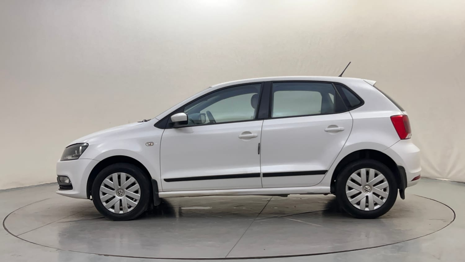 Used 2015 Volkswagen Polo Comfortline 1.2L (P) Petrol Manual exterior LEFT SIDE VIEW