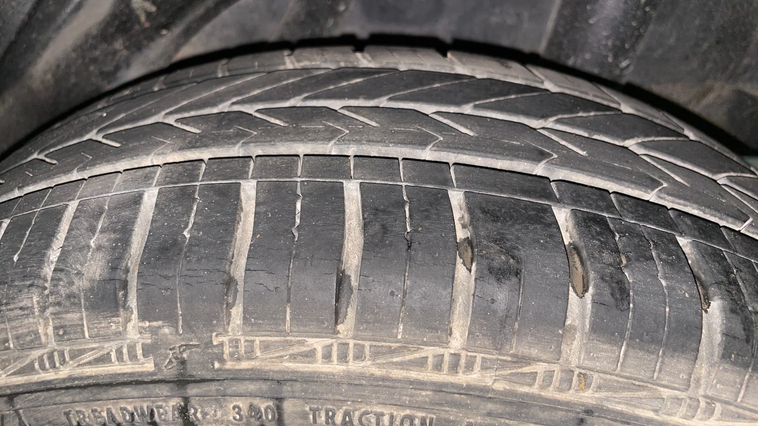 Used 2014 Honda Amaze 1.2 EX i-VTEC Petrol Manual tyres LEFT REAR TYRE TREAD VIEW