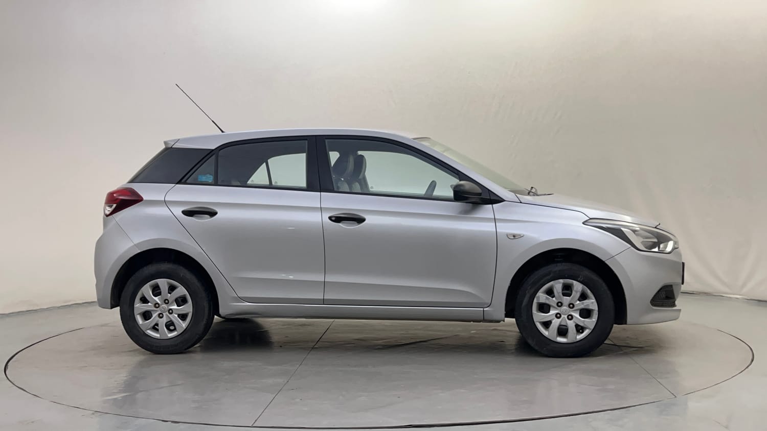 Used 2015 Hyundai Elite i20 Era 1.2 Petrol Manual exterior RIGHT SIDE VIEW