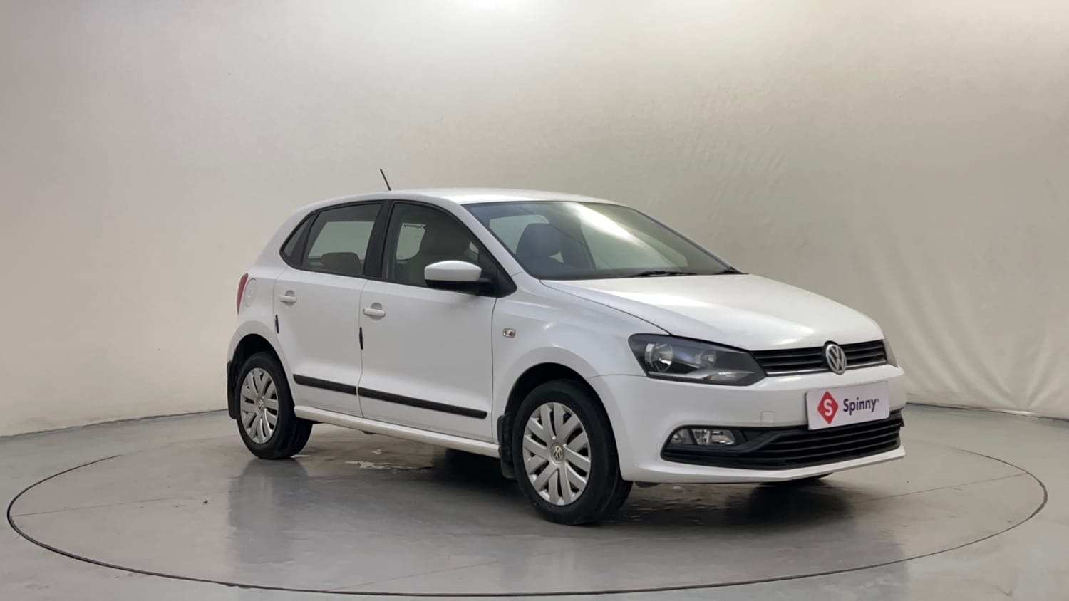 Used 2015 Volkswagen Polo Comfortline 1.2L (P) Petrol Manual exterior RIGHT FRONT CORNER VIEW