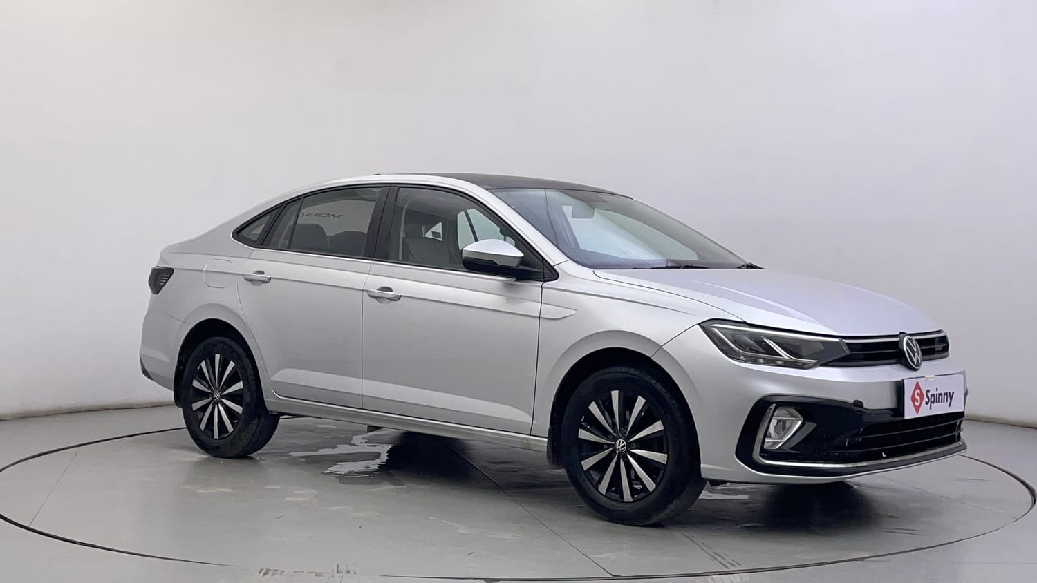 Used 2022 Volkswagen Virtus Highline 1.0 TSI MT Petrol Manual exterior RIGHT FRONT CORNER VIEW