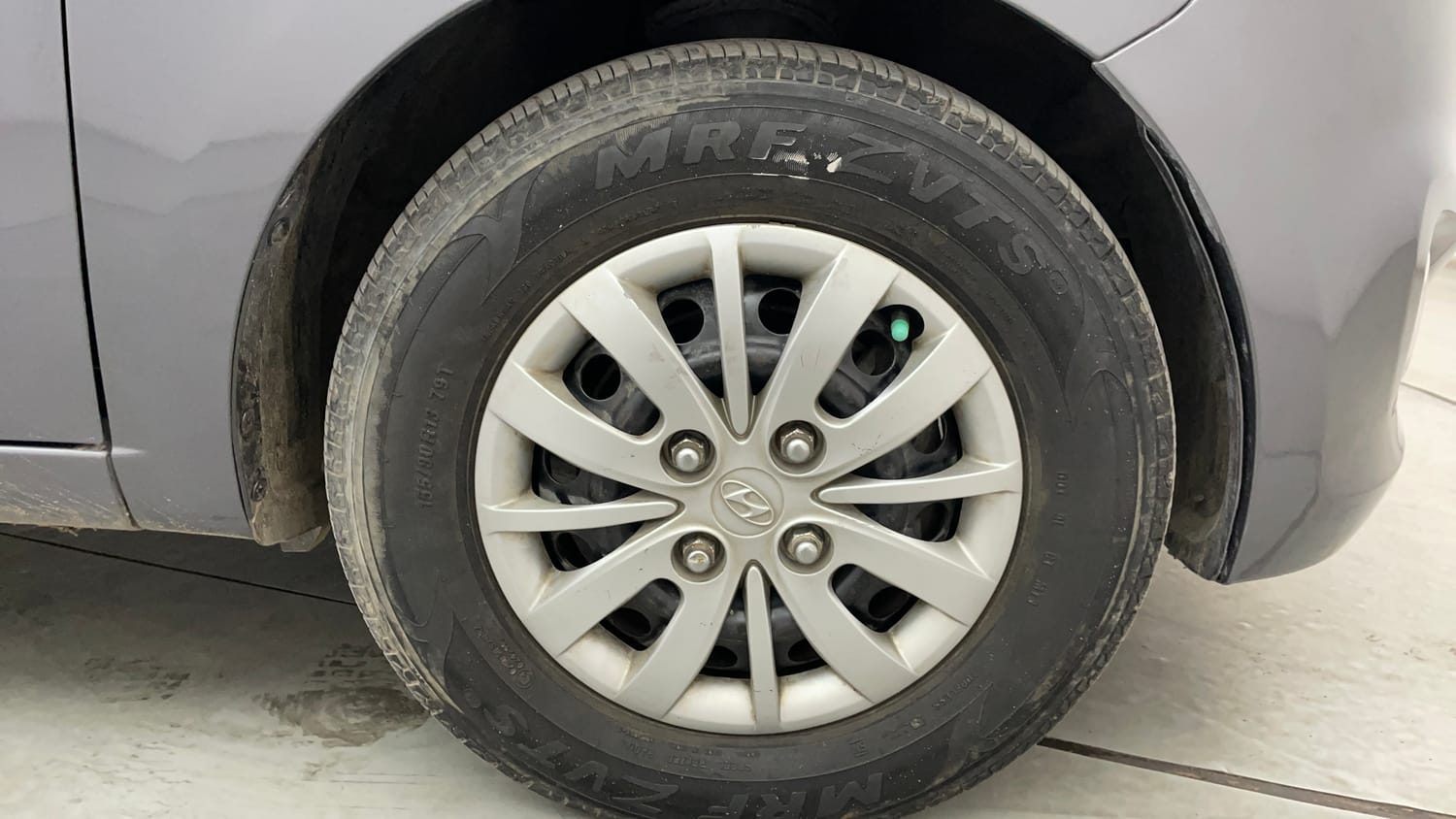 Used 2016 Hyundai i10 Sportz 1.1 iRDE2 Petrol Manual tyres RIGHT FRONT TYRE RIM VIEW