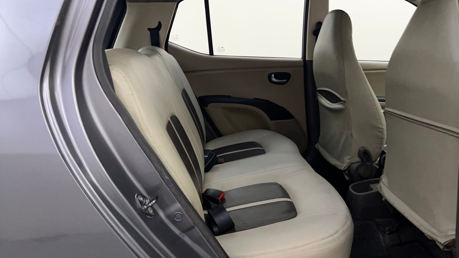 Used 2014 Hyundai i10 Sportz 1.1 iRDE2 Petrol Manual interior RIGHT SIDE REAR DOOR CABIN VIEW