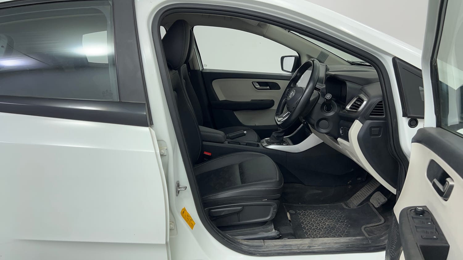 Used 2024 Tata Altroz XZA Plus Petrol Petrol Automatic interior RIGHT SIDE FRONT DOOR CABIN VIEW