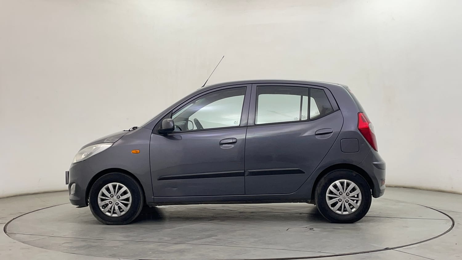 Used 2016 Hyundai i10 Sportz 1.1 iRDE2 Petrol Manual exterior LEFT SIDE VIEW