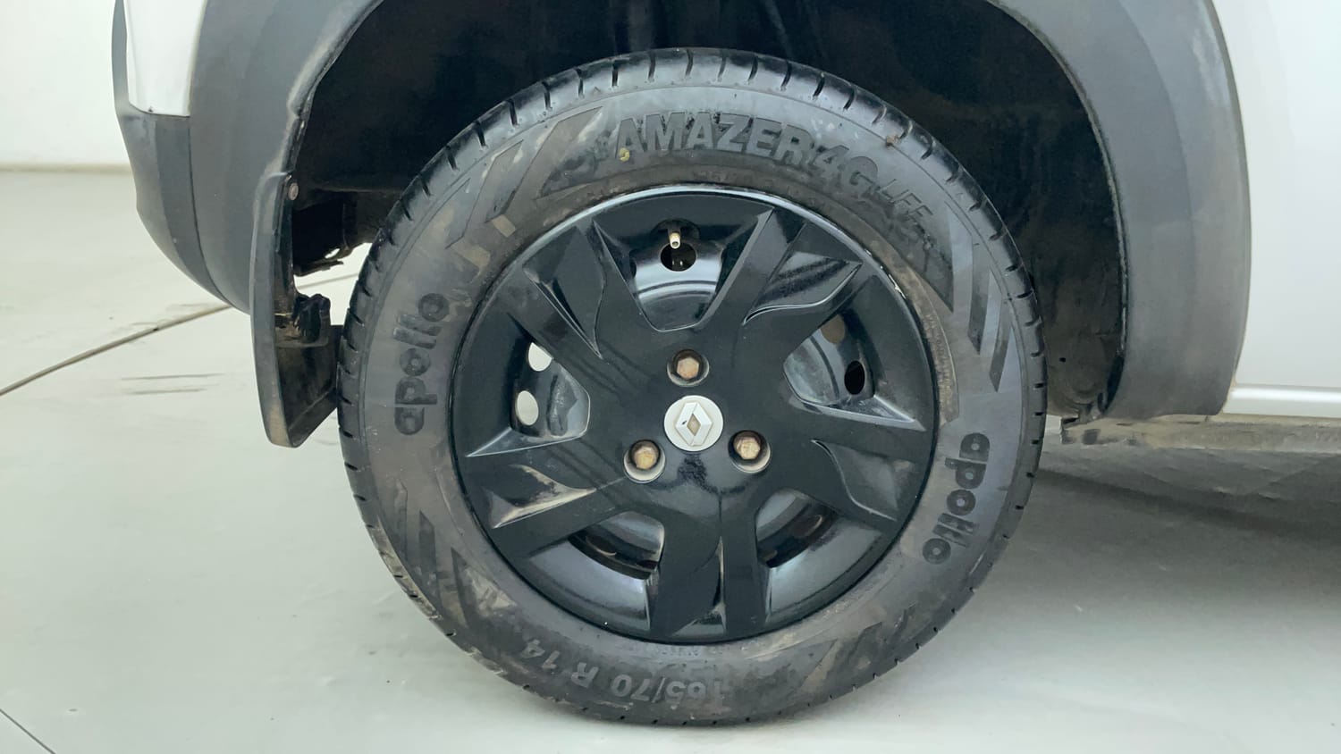Used 2021 Renault Kwid RXT Petrol Manual tyres RIGHT REAR TYRE RIM VIEW