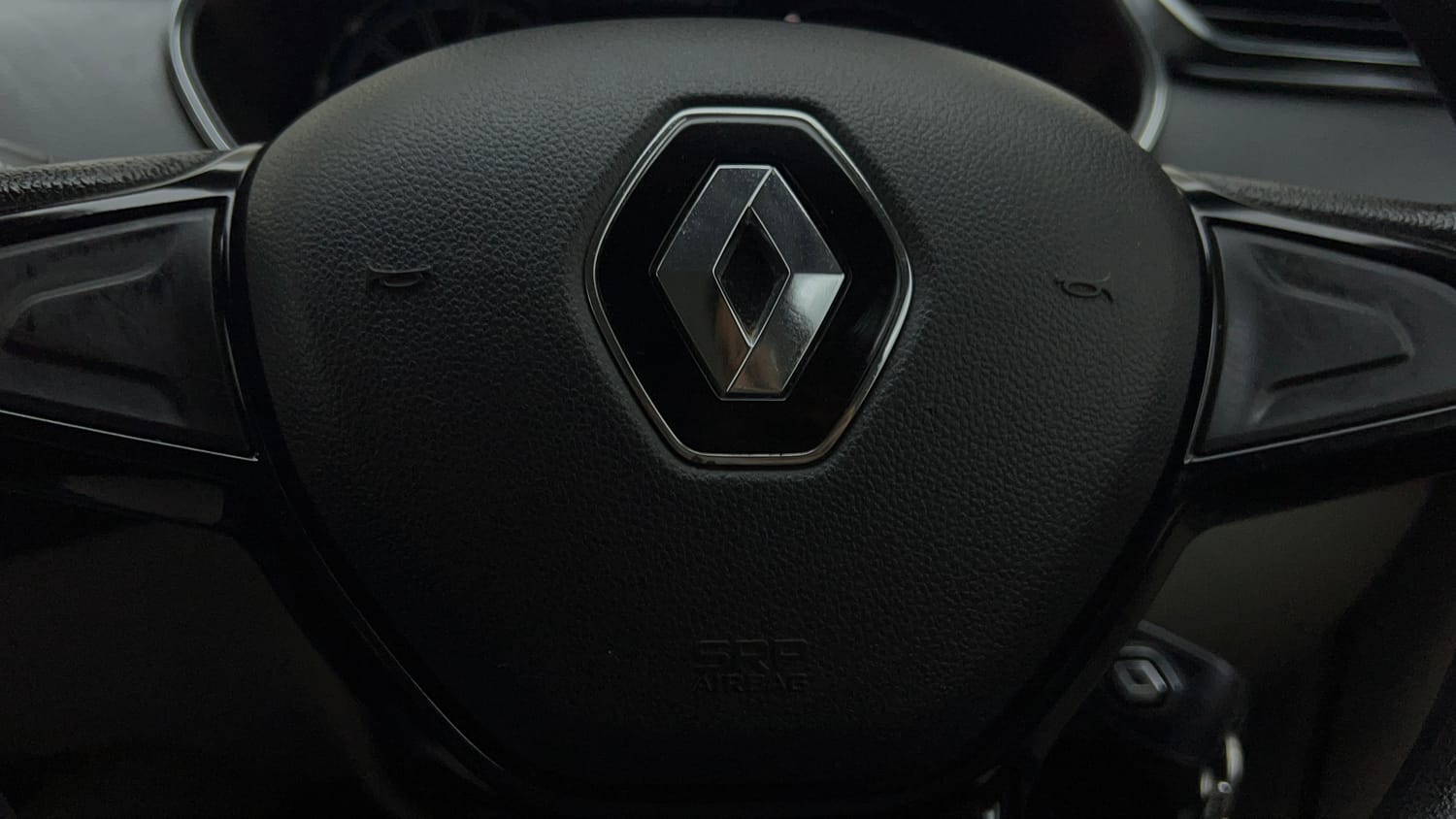 Used 2020 Renault Triber RXT Petrol Manual top_features Steering mounted controls