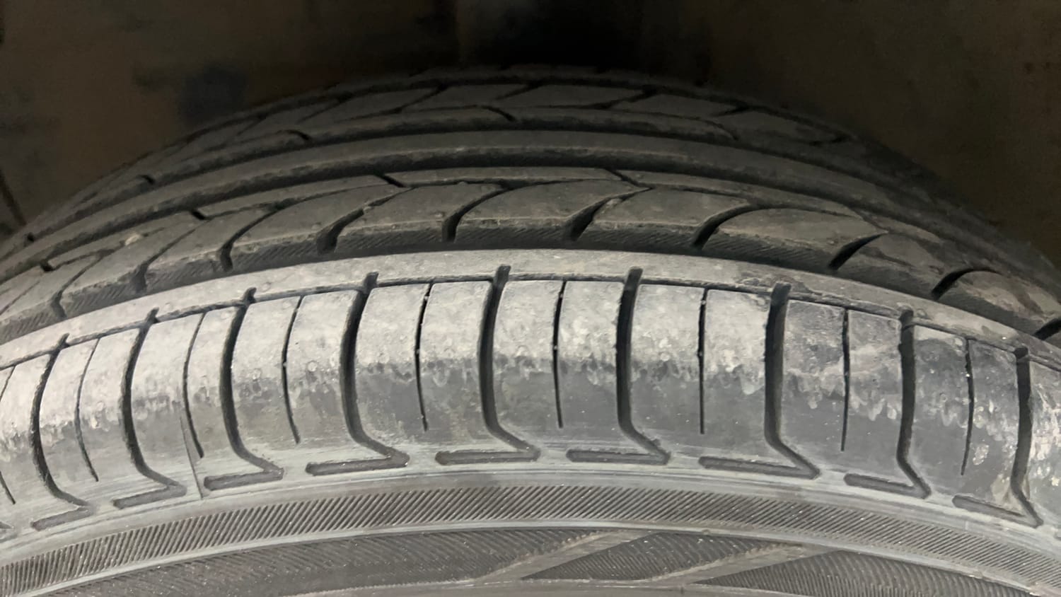 Used 2013 Toyota Etios Liva G Petrol Manual tyres LEFT FRONT TYRE TREAD VIEW
