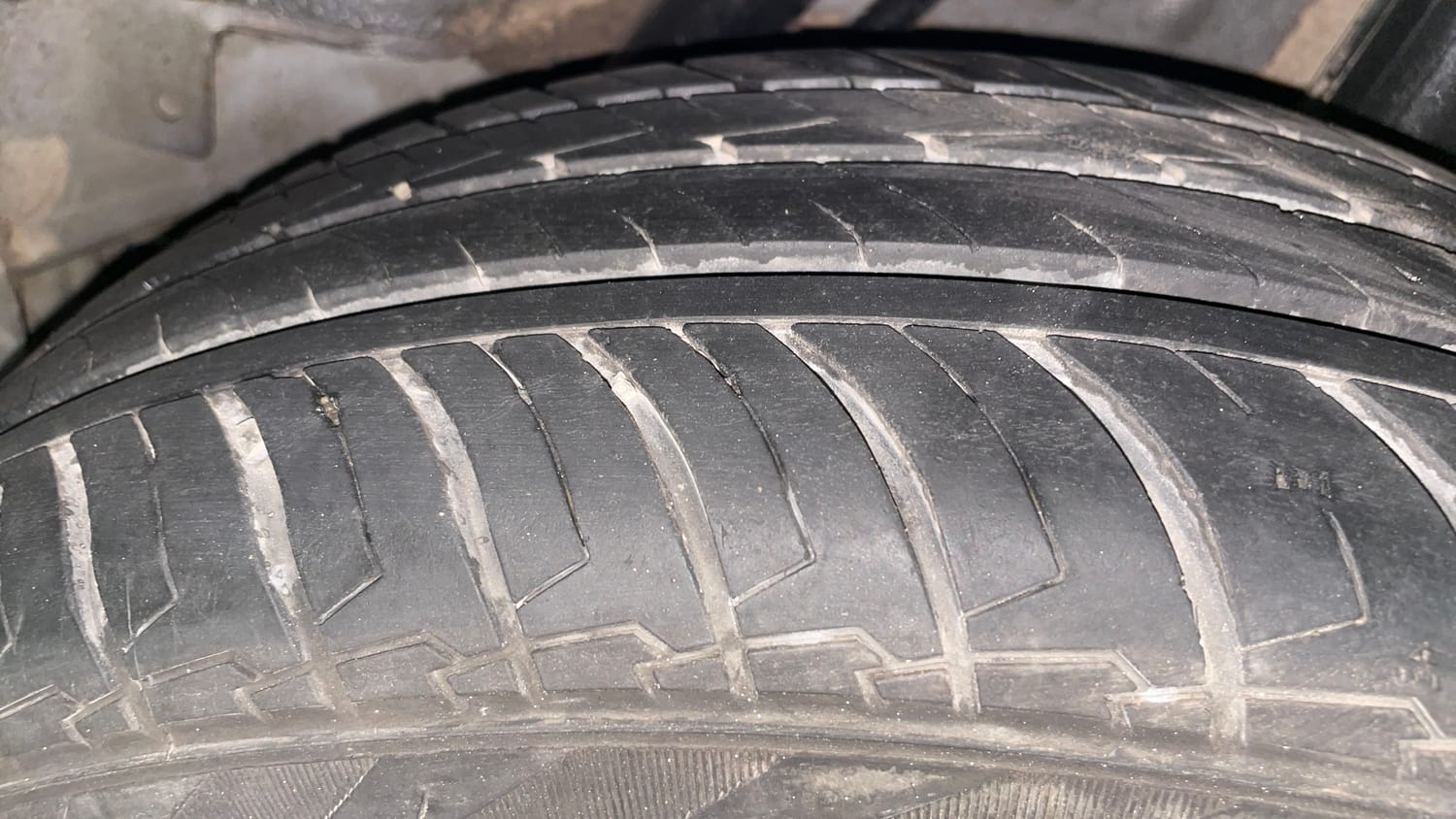Used 2015 Honda City V Petrol Manual tyres LEFT REAR TYRE TREAD VIEW