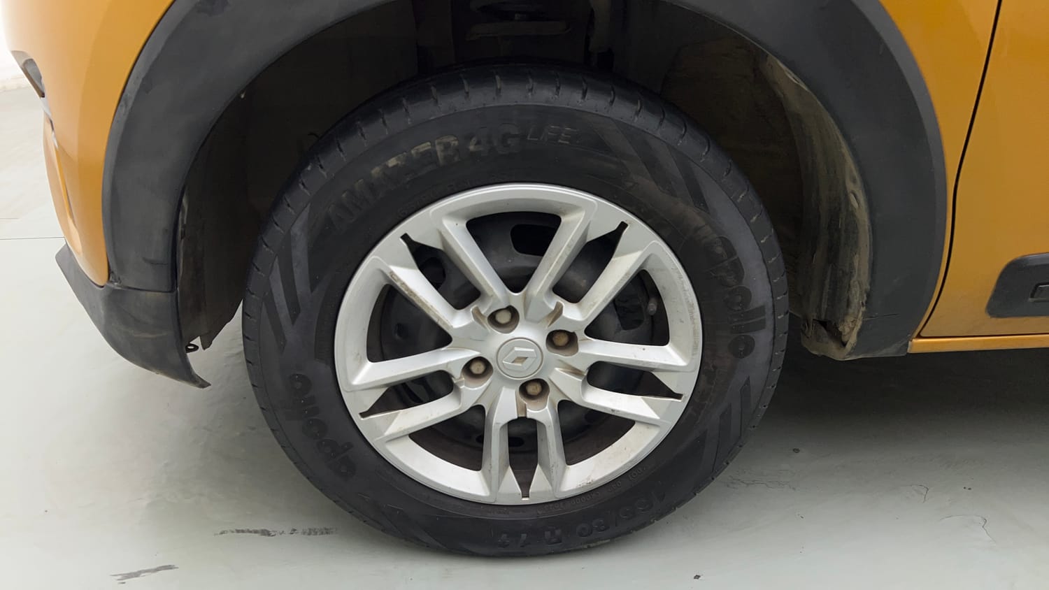 Used 2020 Renault Triber RXT Petrol Manual tyres LEFT FRONT TYRE RIM VIEW