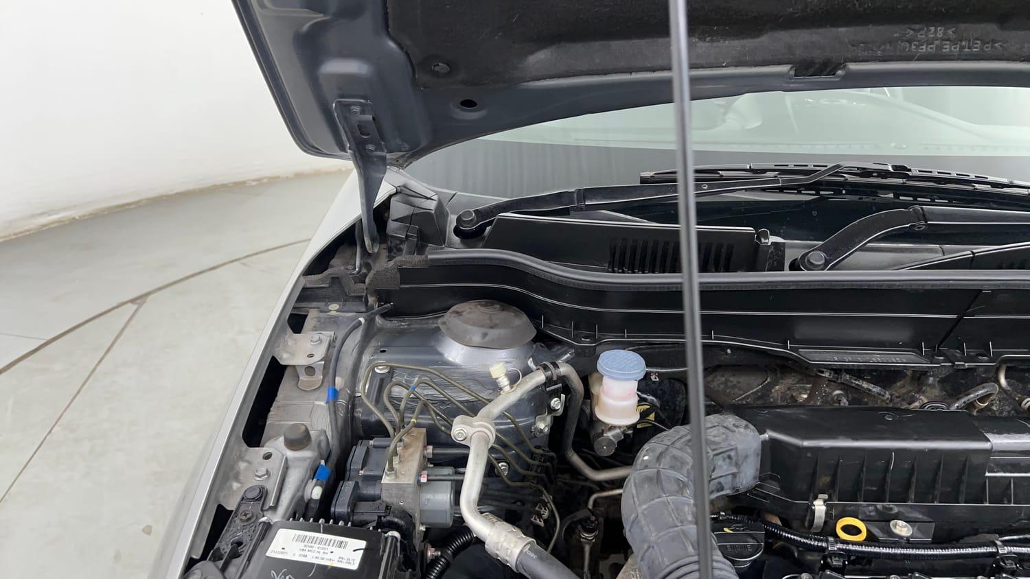 Used 2022 Toyota Urban Cruiser Mid Grade AT Petrol Automatic engine ENGINE RIGHT SIDE HINGE & APRON VIEW