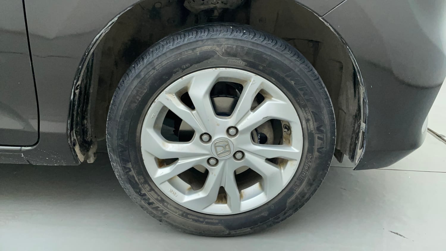 Used 2020 Honda Amaze 1.2 VX CVT Petrol Petrol Automatic tyres RIGHT FRONT TYRE RIM VIEW