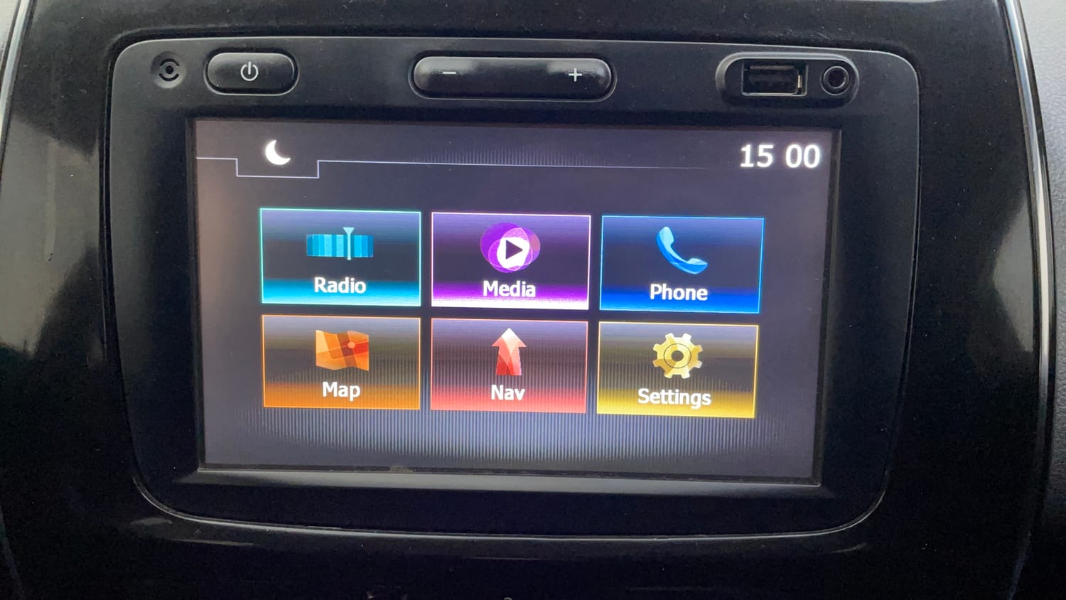 Used 2017 Renault Kwid 1.0 RXT AMT Opt Petrol Automatic top_features Integrated (in-dash) music system