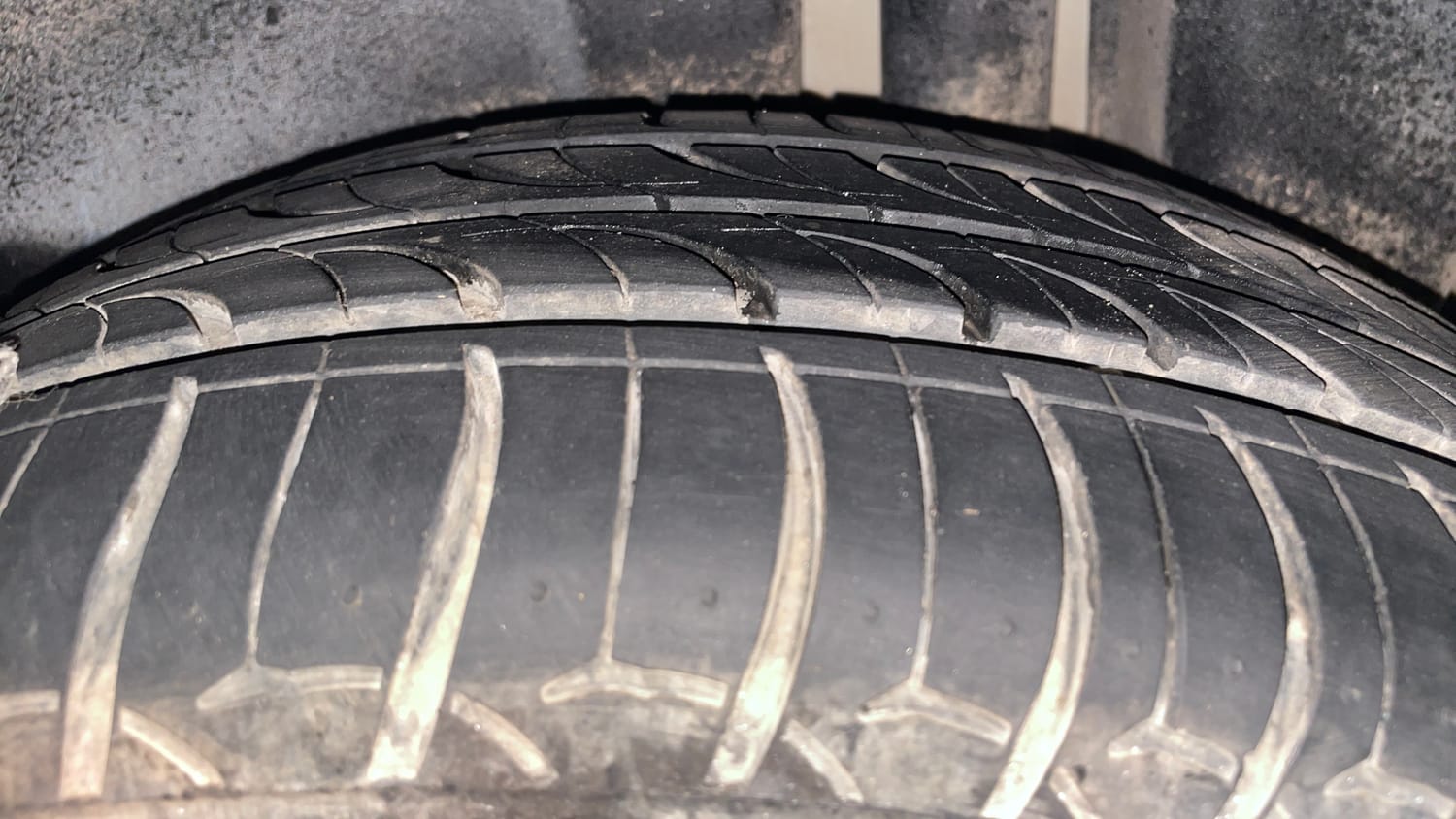 Used 2015 Maruti Suzuki Ciaz ZXi+ RS Petrol Manual tyres LEFT REAR TYRE TREAD VIEW