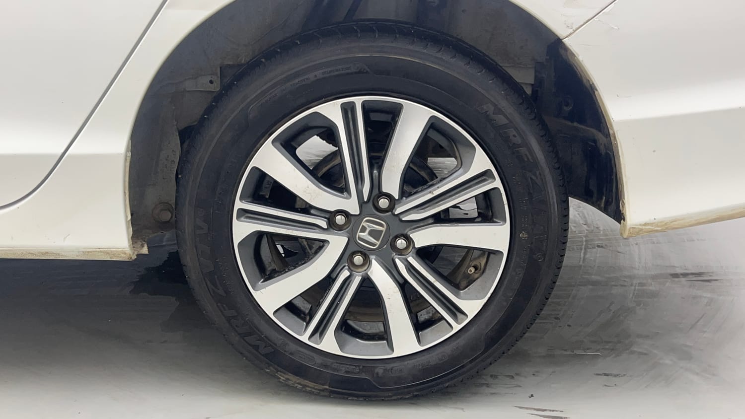 Used 2023 Honda City 4th Generation V Petrol Petrol Manual tyres LEFT REAR TYRE RIM VIEW