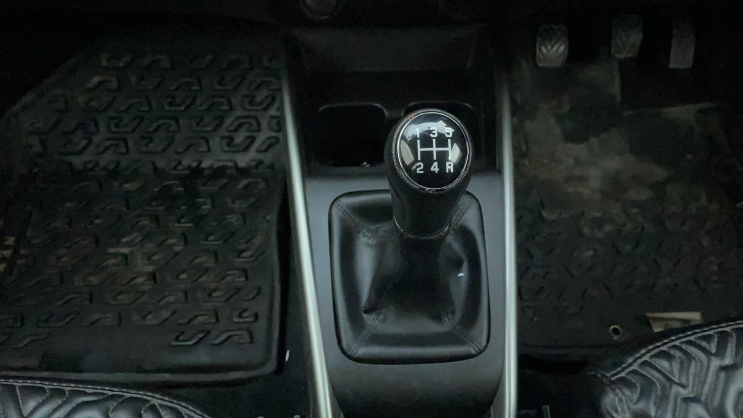 Used 2023 Maruti Suzuki Baleno Zeta MT CNG Cng Manual interior GEAR  KNOB VIEW