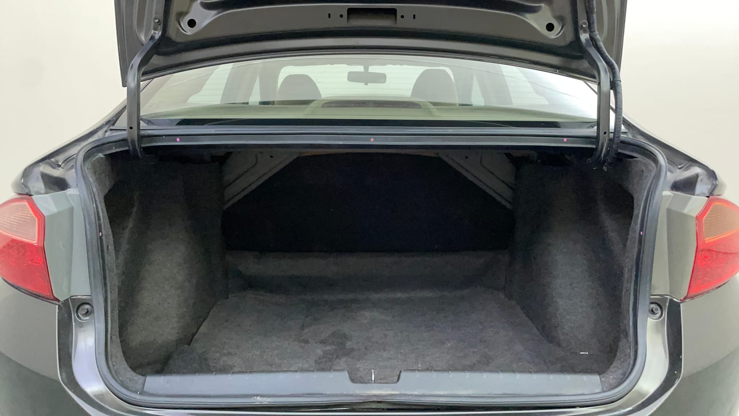 Used 2015 Honda City V Petrol Manual interior DICKY INSIDE VIEW
