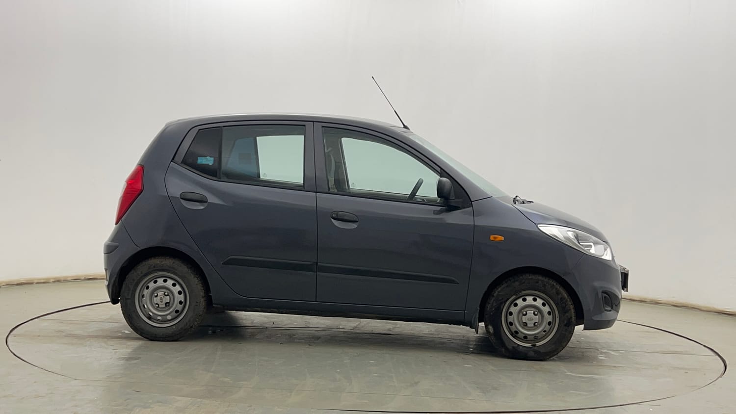 Used 2016 Hyundai i10 Magna 1.1 iRDE2 Petrol Manual exterior RIGHT SIDE VIEW