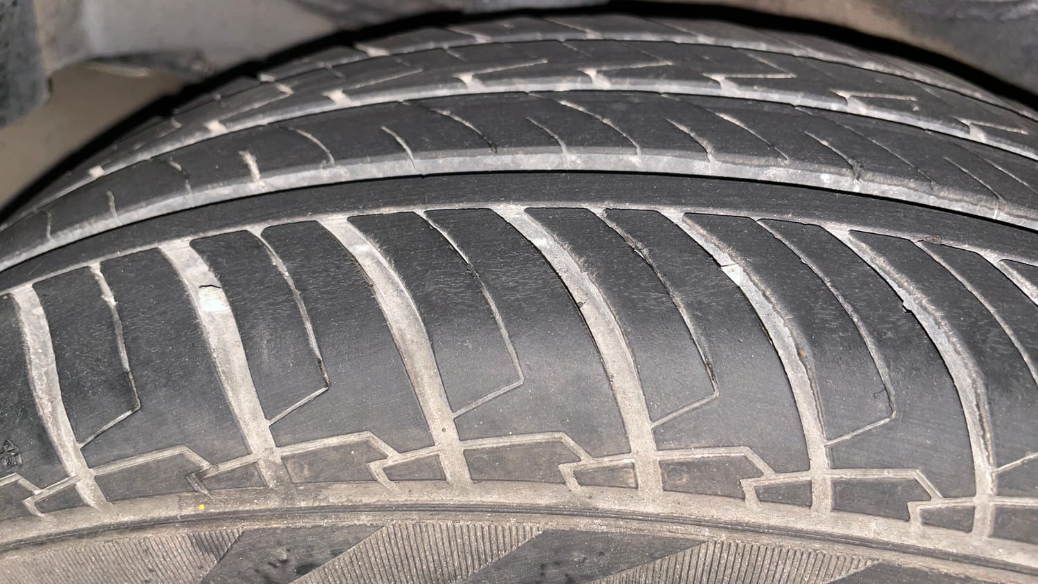 Used 2015 Honda City V Petrol Manual tyres RIGHT REAR TYRE TREAD VIEW