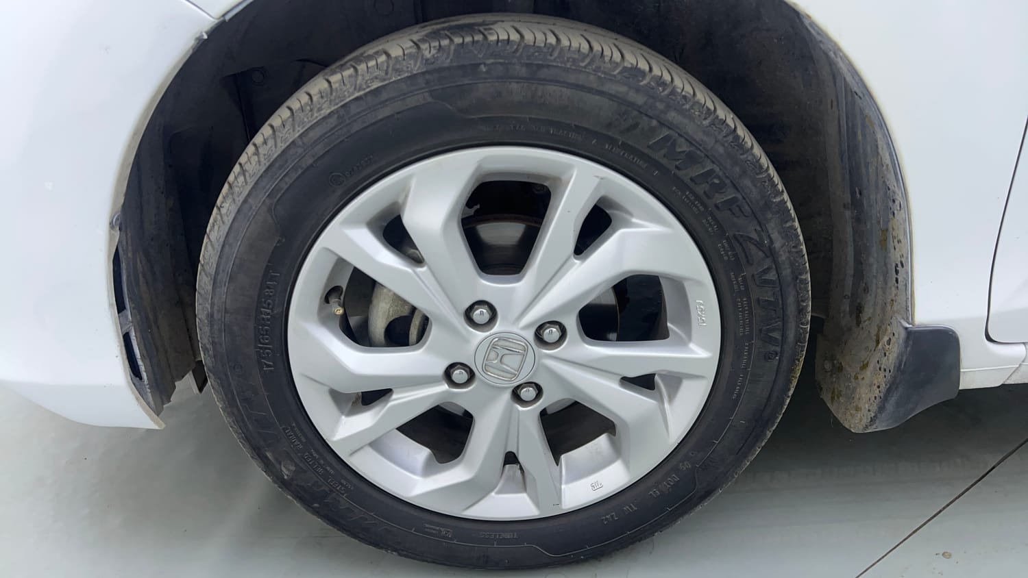Used 2021 Honda Amaze 1.2 VX CVT Petrol Petrol Automatic tyres LEFT FRONT TYRE RIM VIEW