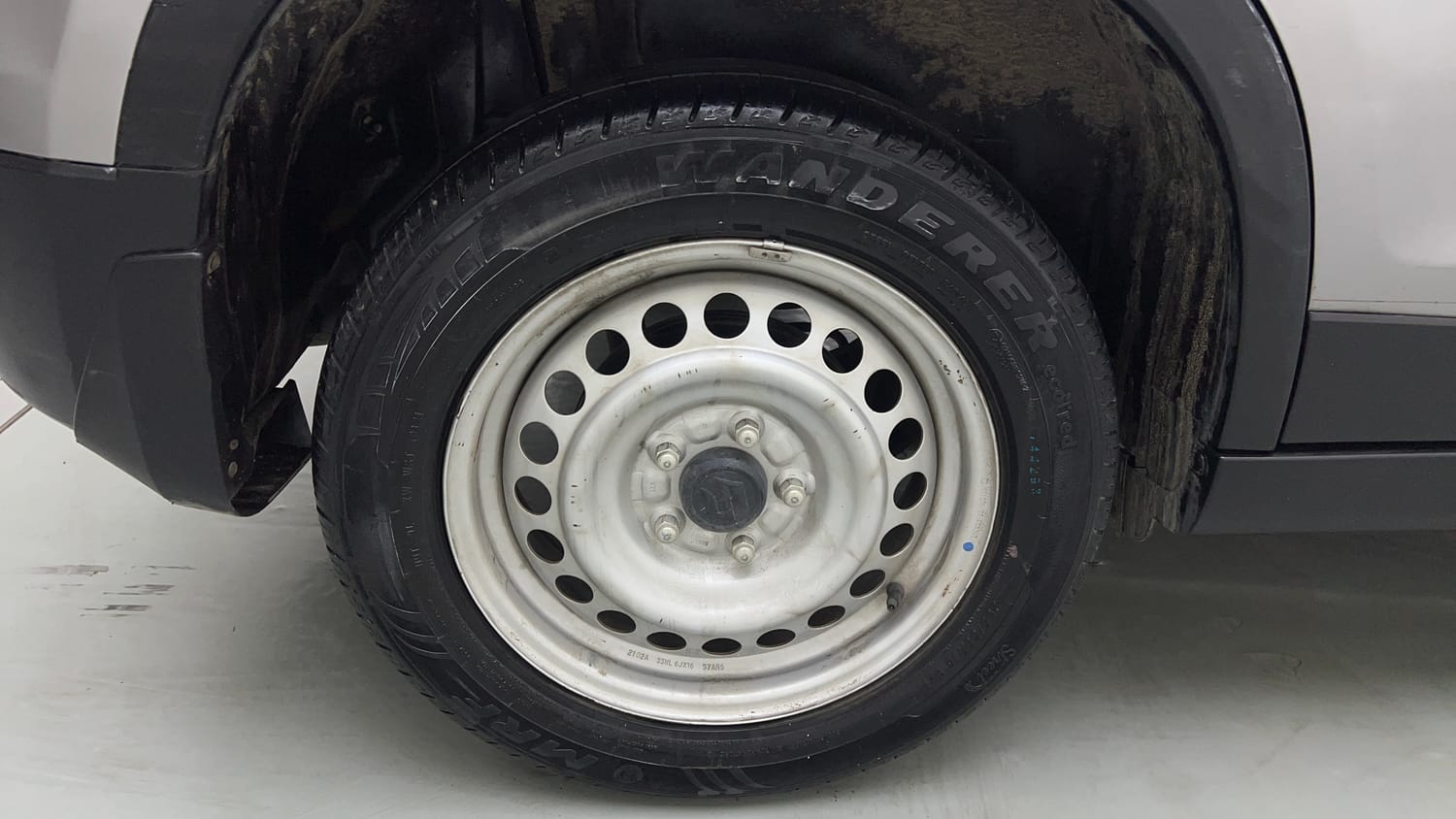 Used 2021 maruti-suzuki Vitara Brezza LXi Petrol Manual tyres RIGHT REAR TYRE RIM VIEW