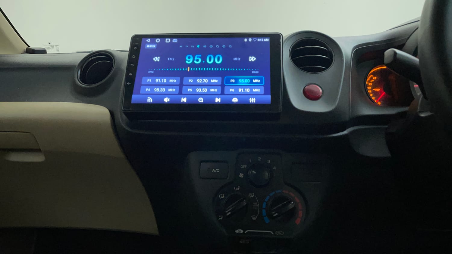 Used 2014 Honda Amaze 1.2 EX i-VTEC Petrol Manual interior MUSIC SYSTEM & AC CONTROL VIEW
