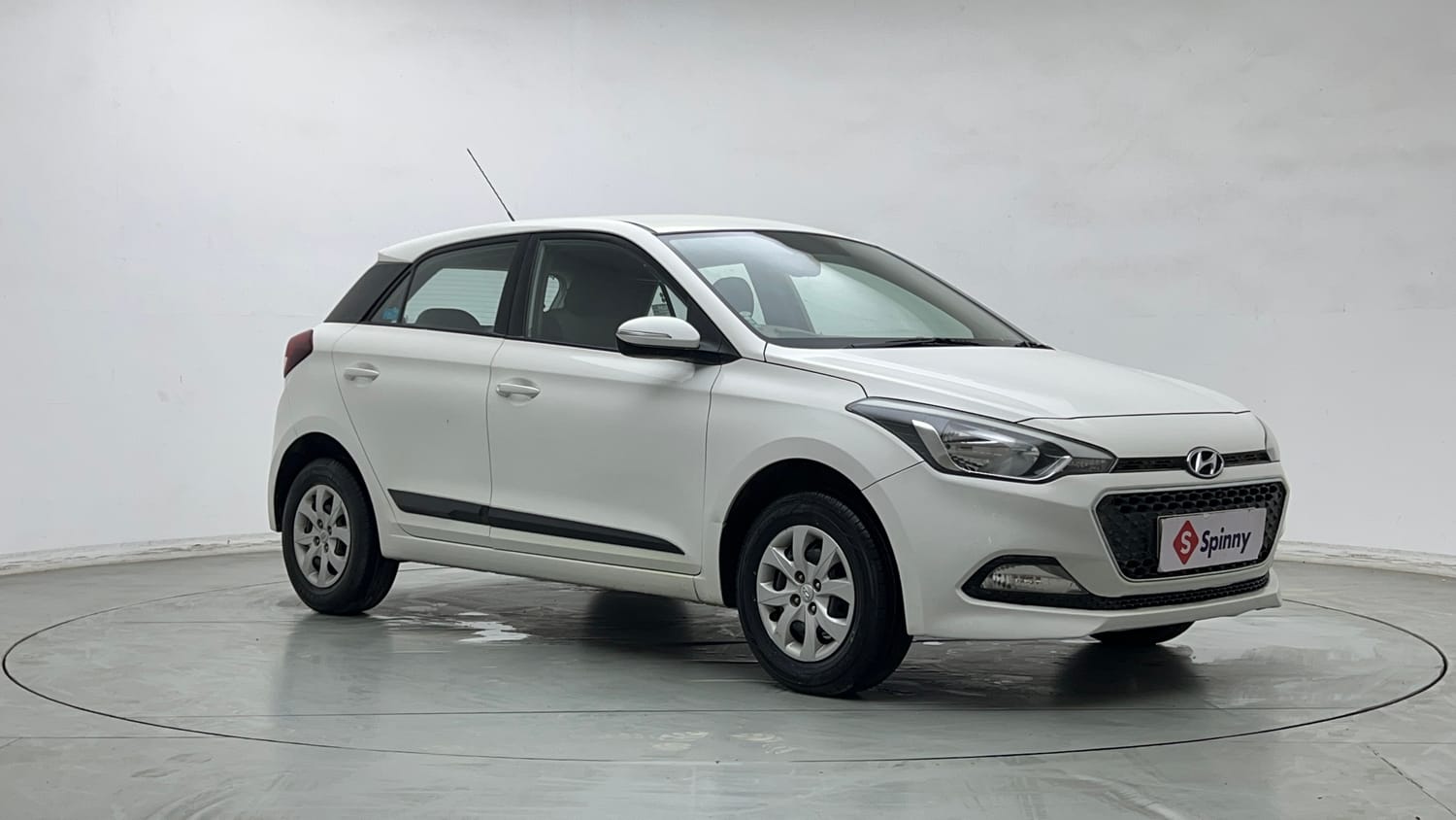 Used 2015 Hyundai Elite i20 Sportz 1.2 Petrol Manual exterior RIGHT FRONT CORNER VIEW
