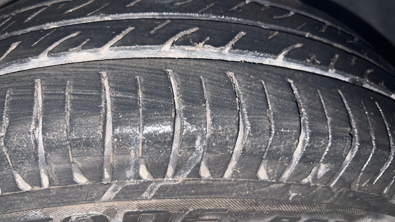 Used 2015 Hyundai Elite i20 Era 1.2 Petrol Manual tyres RIGHT FRONT TYRE TREAD VIEW