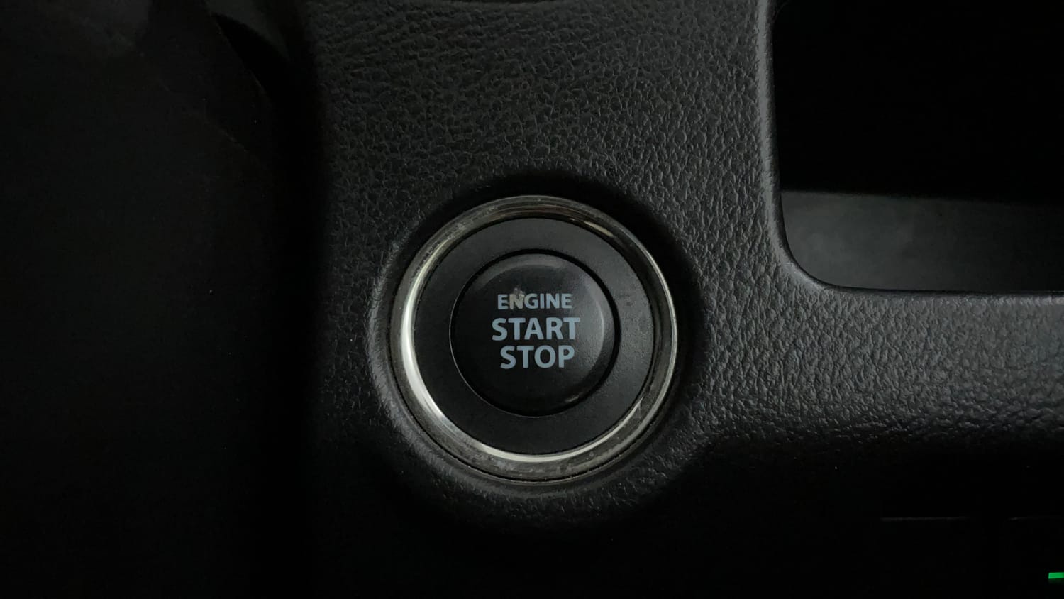 Used 2015 Maruti Suzuki Ciaz ZXi+ RS Petrol Manual top_features Keyless start