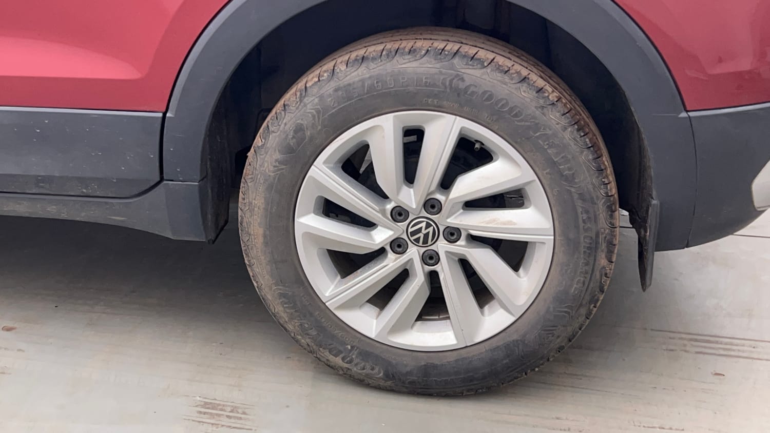 Used 2022 Volkswagen Taigun Highline 1.0 TSI AT Petrol Automatic tyres LEFT REAR TYRE RIM VIEW