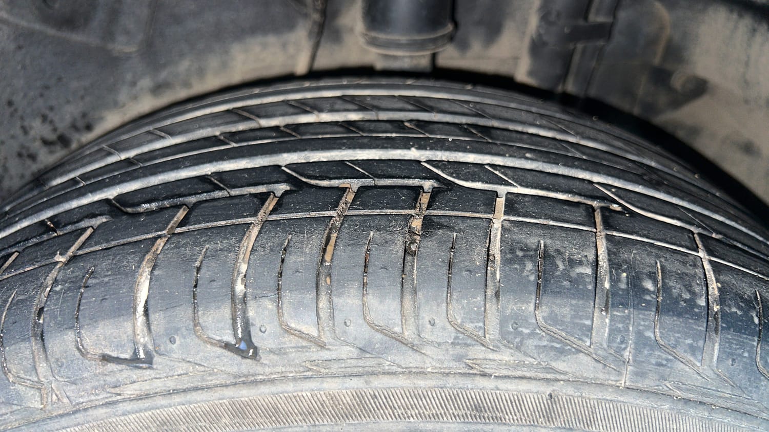 Used 2022 Tata Nexon XZA Plus Petrol Automatic tyres LEFT REAR TYRE TREAD VIEW
