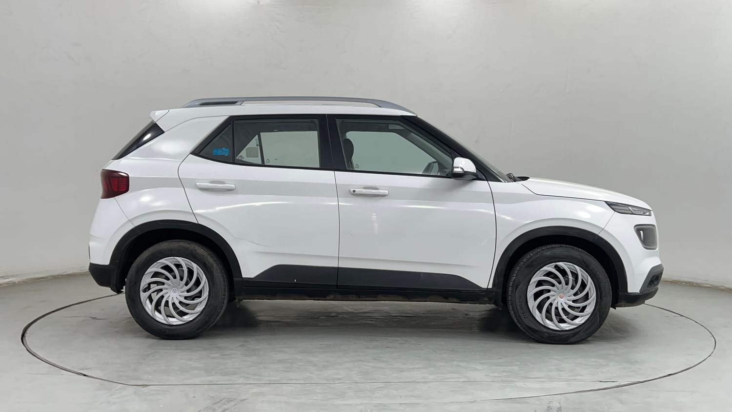 Used 2021 Hyundai Venue SX 1.5 CRDi Diesel Manual exterior RIGHT SIDE VIEW