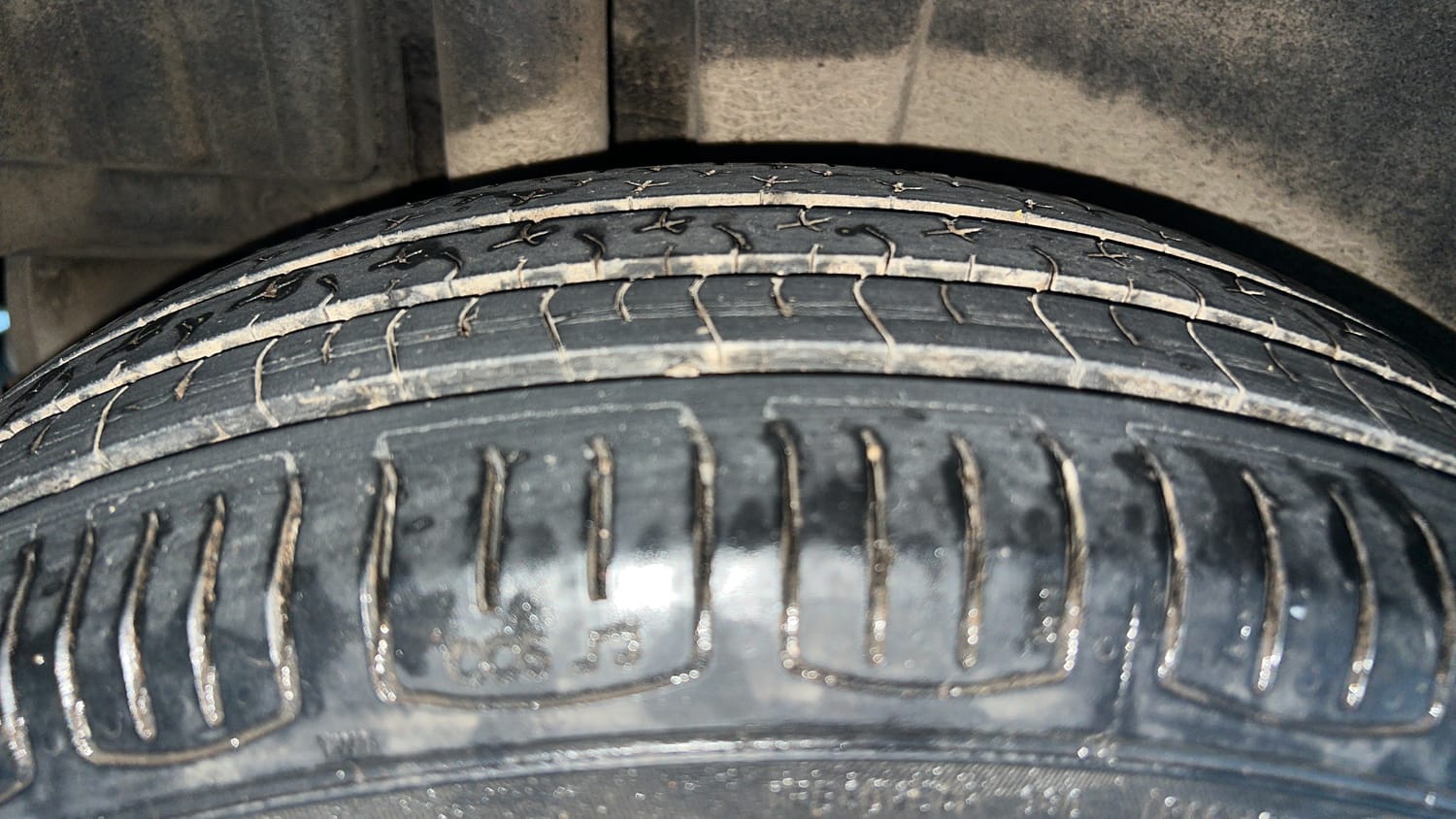 Used 2014 Maruti Suzuki Swift VDi Diesel Manual tyres RIGHT REAR TYRE TREAD VIEW