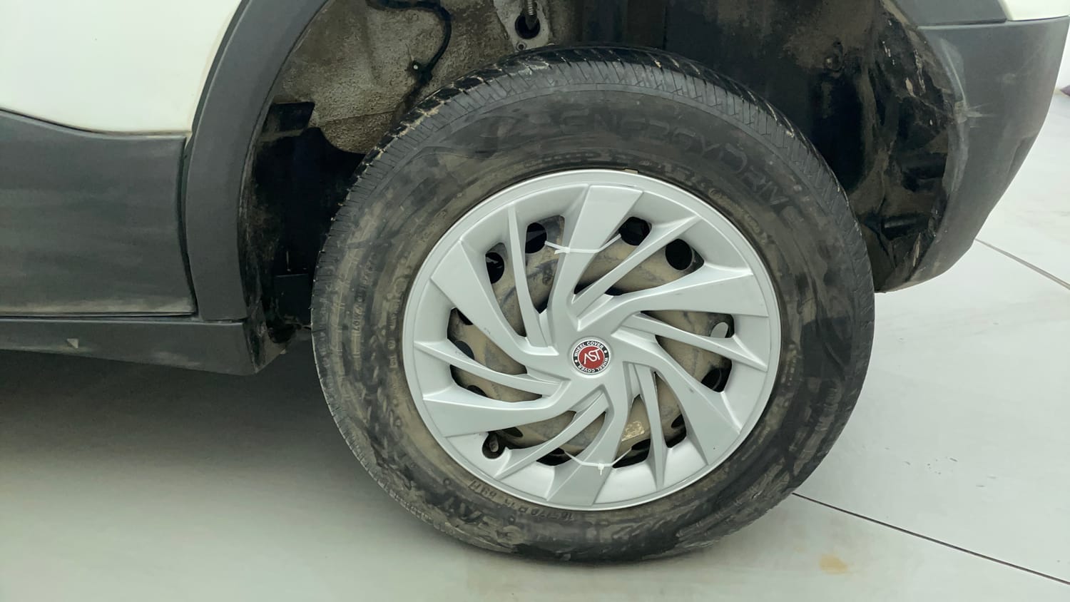 Used 2024 Tata Punch Adventure Rhythm CNG Cng Manual tyres LEFT REAR TYRE RIM VIEW