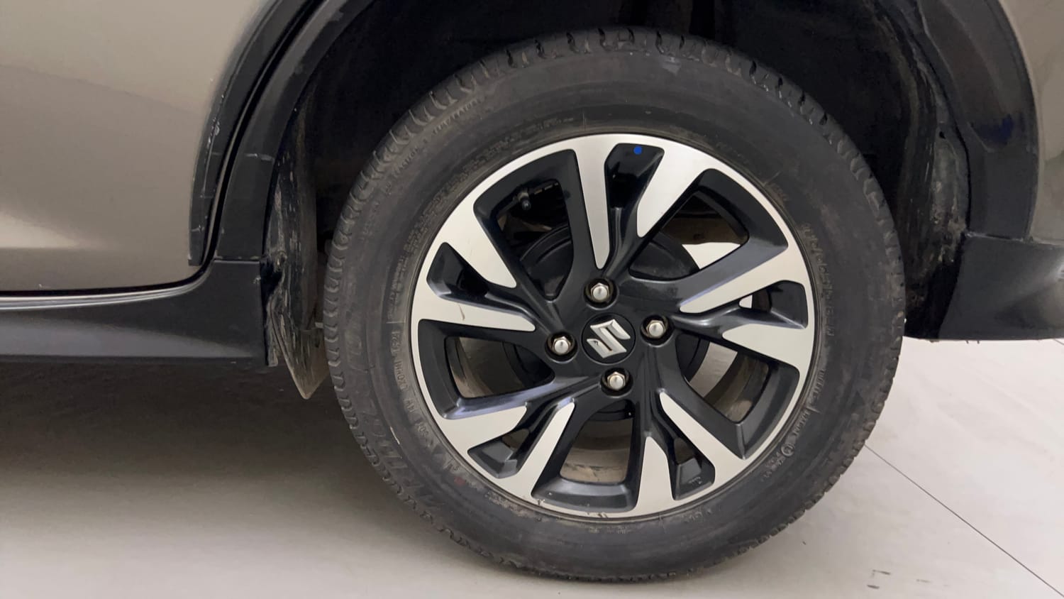 Used 2024 Maruti Suzuki Swift ZXi Plus AMT Petrol Automatic tyres LEFT REAR TYRE RIM VIEW