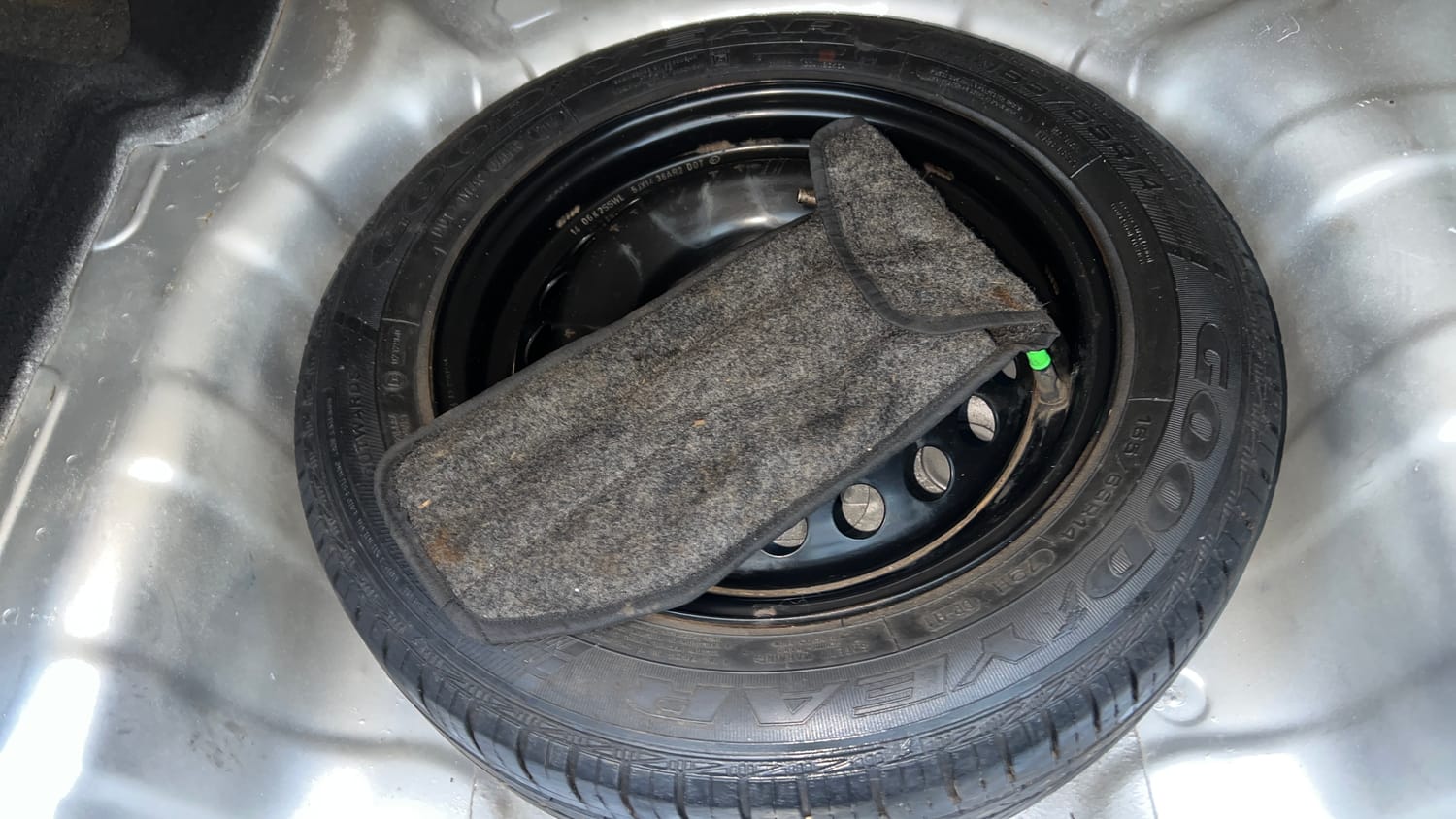 Used 2014 Hyundai Xcent S 1.2 Petrol Manual tyres SPARE TYRE VIEW