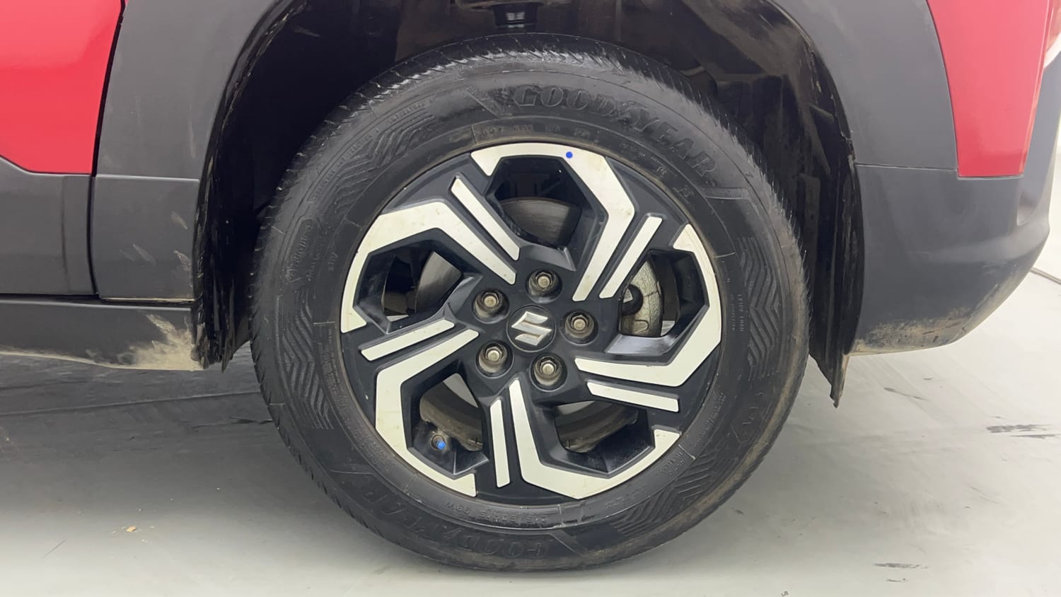 Used 2022 Maruti Suzuki Brezza Zxi Plus Dual Tone Petrol Manual tyres RIGHT FRONT TYRE RIM VIEW