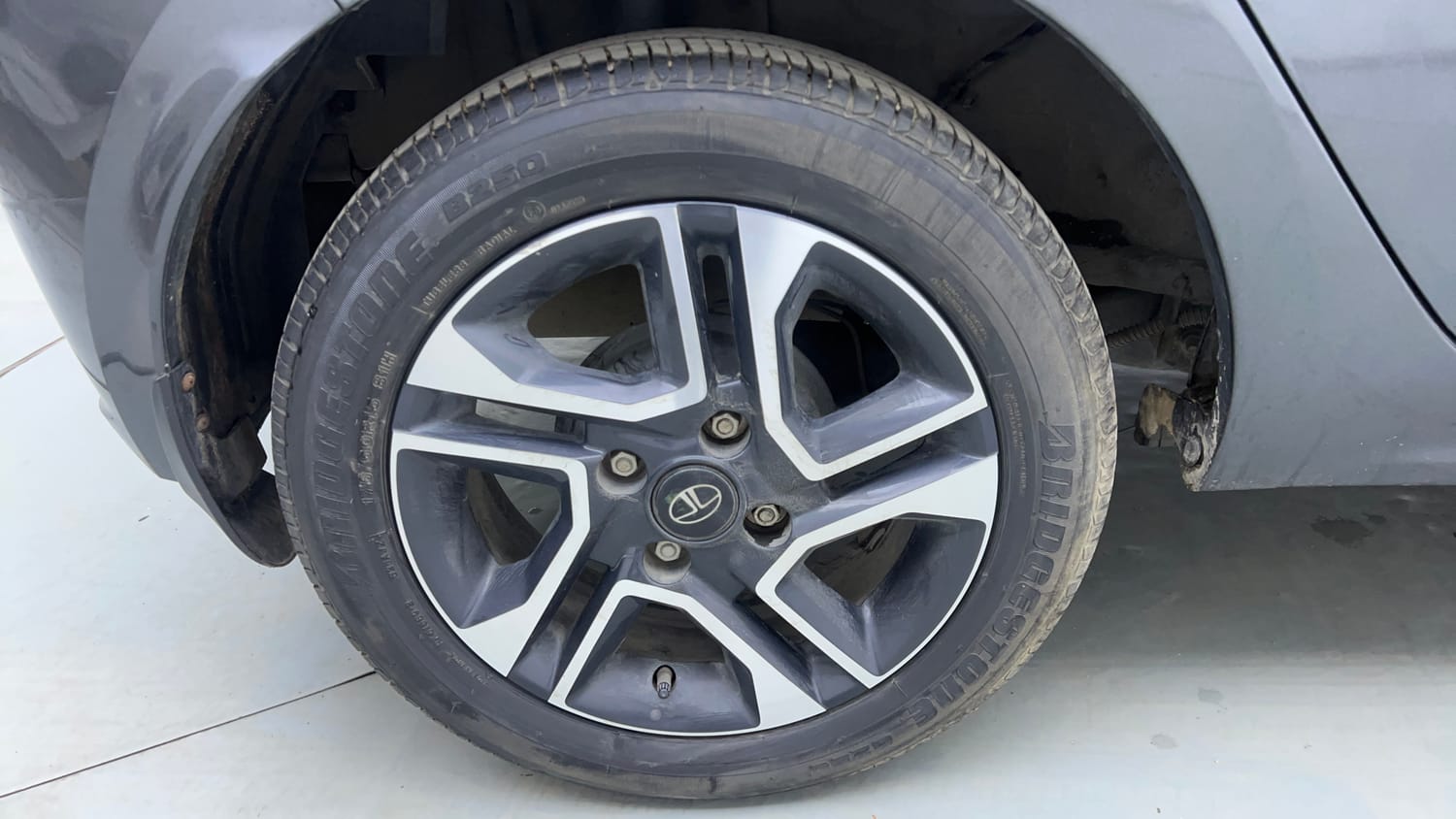 Used 2024 Tata Tiago XZ Plus Petrol Manual tyres RIGHT REAR TYRE RIM VIEW