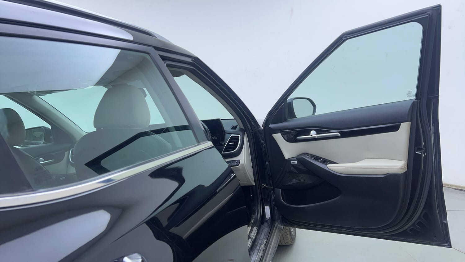 Used 2020 kia Seltos GTX Plus DCT 1.4 Petrol Automatic interior RIGHT FRONT DOOR OPEN VIEW