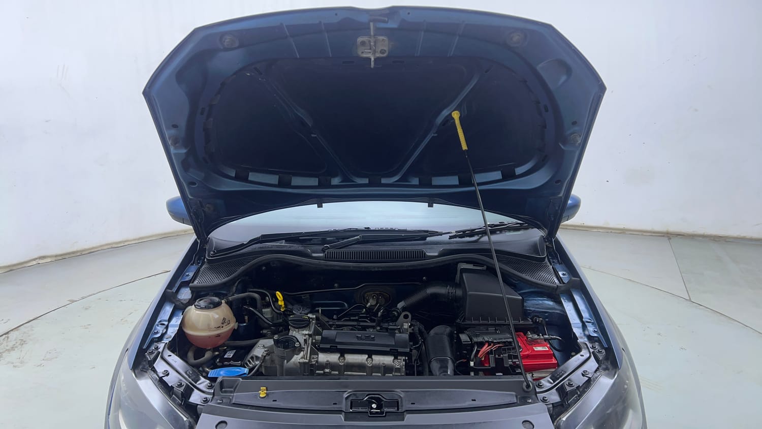 Used 2017 Volkswagen Polo Highline1.2L (P) Petrol Manual engine ENGINE & BONNET OPEN FRONT VIEW
