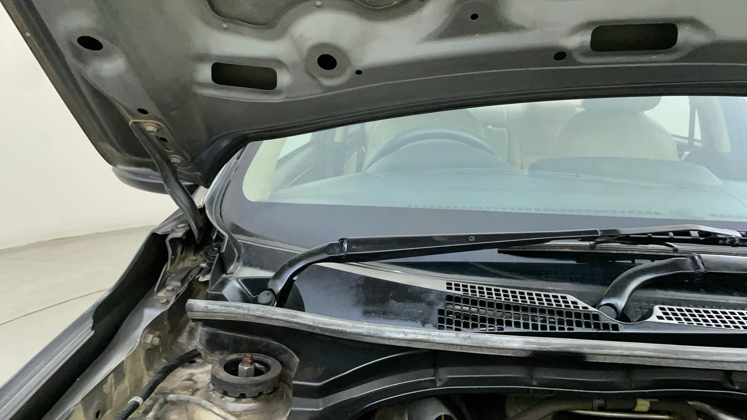 Used 2019 Honda Amaze 1.2 S MT Petrol Petrol Manual engine ENGINE RIGHT SIDE HINGE & APRON VIEW