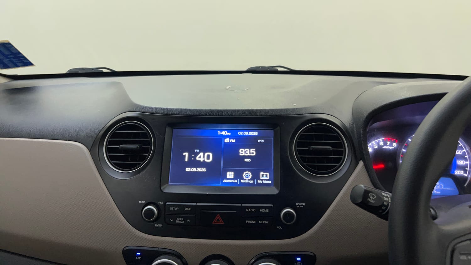 Used 2020 Hyundai Grand i10 Sportz 1.2 Kappa VTVT Petrol Manual top_features Touch screen infotainment system